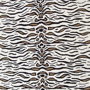 Handmade Tiger Print Woolen Rug Animal  Decor Artistic Wall Hanging Handmade Carpet Handcrafted Home Accents For Vibrant Living Space