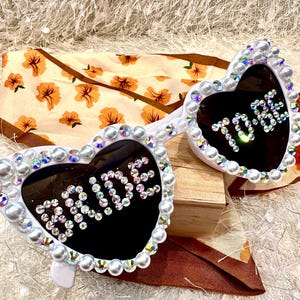 Benutzerdefinierte Perle Braut Sonnenbrille, Brautbrille, Junggesellinnenabschied, Brautjungfer Hochzeit herzförmige Brille, Hochzeitsgeschenke, Weihnachtsgeschenke.