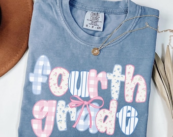Comfort Colors® Lärarskjorta för fjärde klass, Coquette Bow-skjortor för fjärde klass, T-shirt för skolstart, T-shirt för grundskolan, Lärargåva