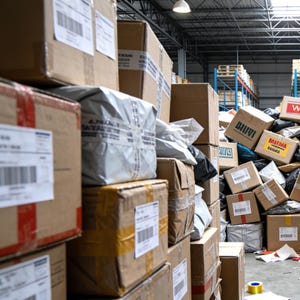 Scorte di magazzino in eccesso, prezzo ridotto per liquidazione, regali fantastici per amici, familiari o colleghi. Il pacchetto a sorpresa verrà inviato in modo casuale.