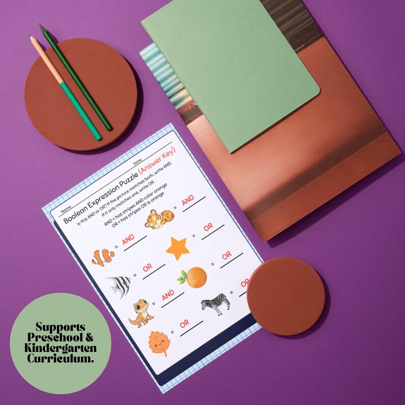 K&ouml;nnte beinhalten: Ein Lernpuzzle f&uuml;r Kinder mit dem Text "Boolean Expression Puzzle (Answer Key)" und dem Text "Supports Preschool & Kindergarten Curriculum." Das Puzzle zeigt Tier- und Formillustrationen. Zwei Bleistifte und ein Notizbuch sind ebenfalls zu sehen.