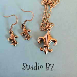 Fleur de lis Jewelry Set - Fleur de lis Necklace or Earrings - Elegant Jewelry