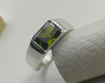 Anello in argento fatto a mano con taglio a cuscino in peridoto verde autentico, anello da uomo con sigillo in argento sterling 925