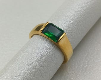 Prezioso anello da uomo placcato in oro 14k con smeraldo, anello con sigillo, anello con smeraldo taglio cuscino, anello con promessa, anello con pietra preziosa verde, regalo di anniversario