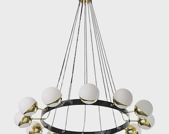 Lámpara de techo grande estilo Stilnovo italiana de 12 luces, fabricada en latón y cristal.