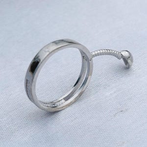 Bague pour cuillère, Bague pour bosse, Bague sphère plaquée argent avec élément décoratif, Adorable cuillère pour cuillère, Anneau à rabat, Bague faite main, Cadeau pour elle