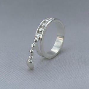 Bump Ring Silver & Gold Plating Sphere Ring with Decorative Flip Element – Minimalist Bump Ring, Infinity Design, Modern Jewelry