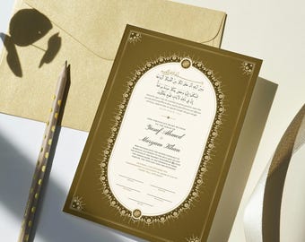 Puede incluir: Un certificado de matrimonio rectangular impreso en cartulina dorada con un panel central blanco que presenta caligrafía árabe, texto en inglés y bordes dorados ornamentados. El certificado incluye los nombres Yusuf Ahmed y Maryam Khan.