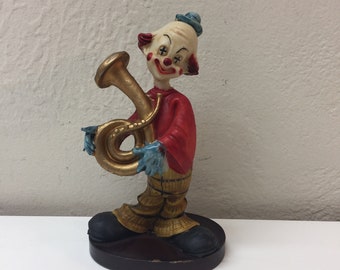 Vintage Clown Figur mit einem französischen Horn.  Biskätzchen, 1980er Jahre.