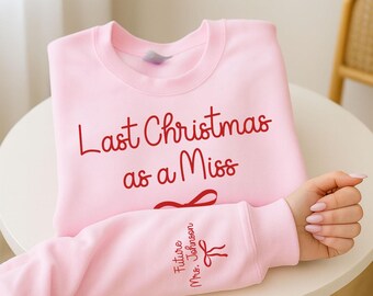 Custom Last Christmas As A Miss Bow-trui, Coquette Future MRs kersttrui, leuk verlovingscadeau, gepersonaliseerde hoodie met MRs-naam