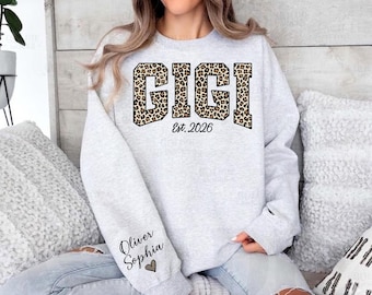 Sweat-shirt léopard Gigi personnalisé, sweat-shirt personnalisé de l'année de l'Est Gigi, nom de l'enfant sur la manche avec un coeur, cadeau de fête des mères pour grand-mère