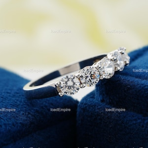 5-Stone Moissanite Diamond Engagement Ring, 0.22 CT Round Moissanite Ring, Moissanite Ring, Solid 14k Gold Ring, Classic Wedding Band