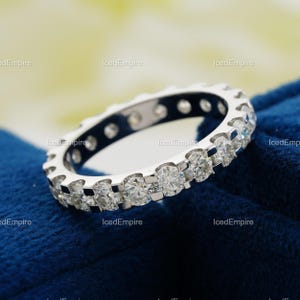 3.0 mm breiter Moissanit Ring, Runder Ehering im Brilliantschliff, Zierlicher Ehering, Eleganter Stapelring
