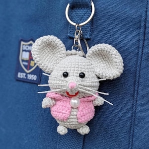 Liten musväska Charm Virkmönster i PDF-format - Mönster för söta amigurumi-mustillbehör - Mini ryggsäck Charm DIY-present - Virkning Tillbaka till skolan