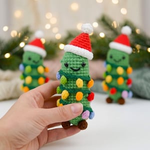 Virkmönster för julgurkor med gelékatt i PDF-format - Enkel virkad amigurumi med lycklig gurka - Nybörjarvänlig handledning för virkad gurkaprydnad