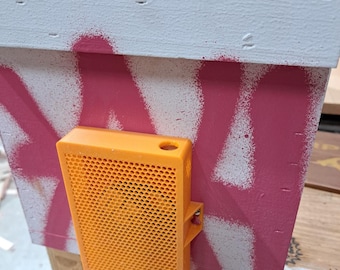 Small Robbing Screen for Honey Bees, easily removeable robber screen