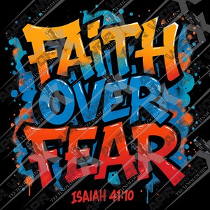 Peut inclure: Conception graphique avec les mots "FAITH OVER FEAR" en lettres audacieuses de style graffiti. Le texte est en orange, bleu et rouge, sur fond noir, avec le verset biblique "ISAIAH 41:10" en bas.