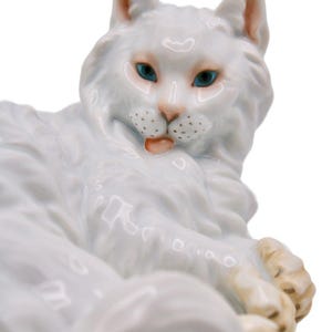 Fabulous Royal Vienna Porcelain Augarten Cat