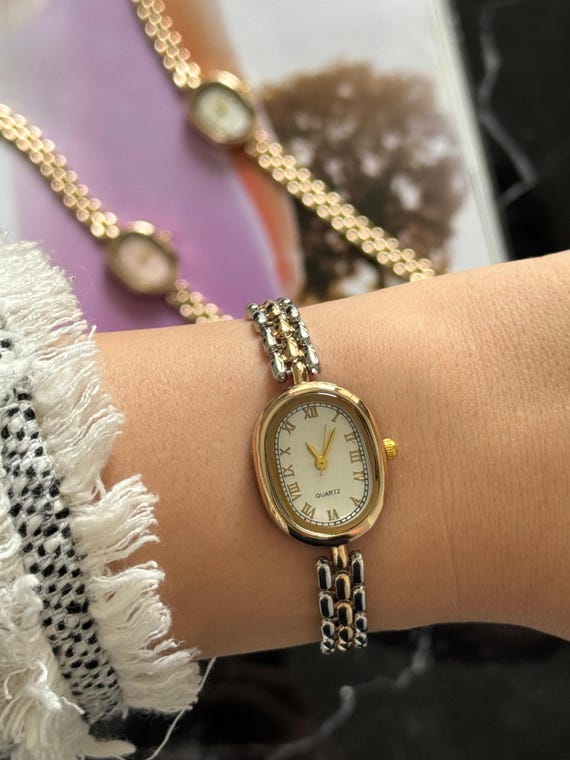 Gold Oval Stainless Steel Bracelet Watch: Minimalist Small  display picture 3