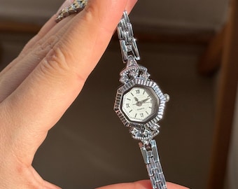 Silber Armbanduhr: Elegante Retro Damen Armbanduhr, Geschenk für Sie
