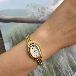 Gold Oval Women’s Quartz Watch – Elegant Small Face Bracelet Watch – Gift for Her, Minimalist Vintage-Inspired Jewelry Watch,Anniversay gift