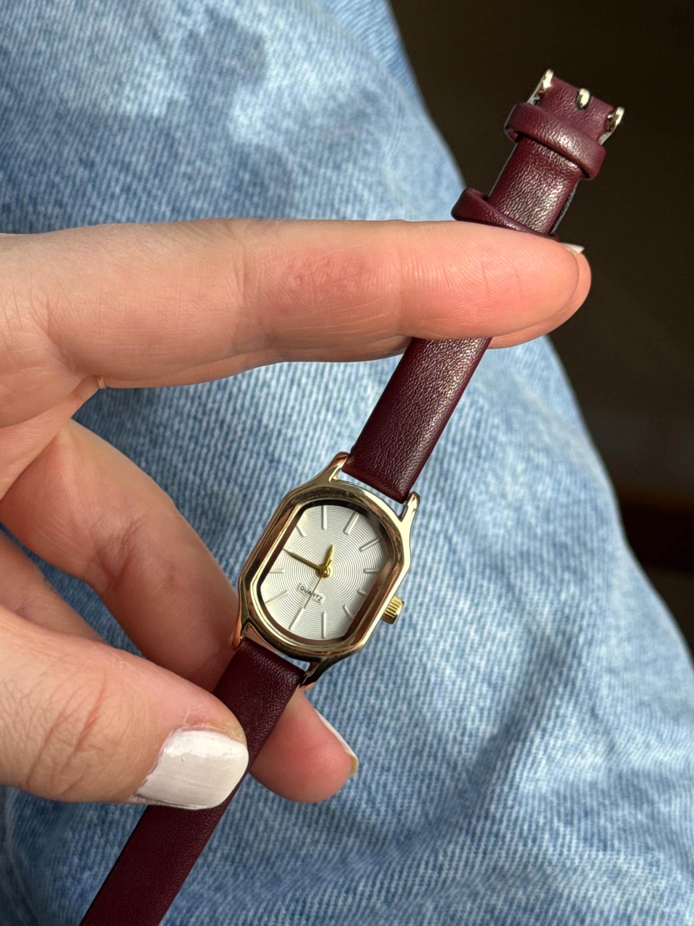 Faux Leather Women Watch Gold Oval Case Quartz Elegant Gift 