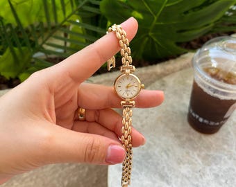 Elegant Women's Gold Bracelet Quartz Watch – Chic and Minimalist Wristwatch