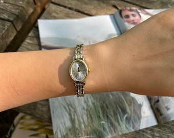 Orologio al quarzo da donna in oro e argento – Orologio con quadrante romano piccolo – Regalo di anniversario per lei – Elegante orologio bicolore, regalo per la moglie