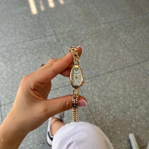 Gold Oval Bracelet Watch for Women–Vintage Style, Small Face, Slim Metal Band, Minimalist Elegant Design, Gift for Her, Wife gift,Girl watch