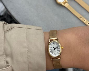 Reloj de malla dorado para mujer: reloj de pulsera minimalista con números romanos, elegante regalo para ella.