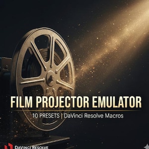 Puede incluir: Imagen de una bobina de película y un proyector. El texto "FILM PROJECTOR EMULATOR" y "10 PRESETS | DaVinci Resolve Macros" se muestran. El fondo es oscuro con un efecto de luz dorada.