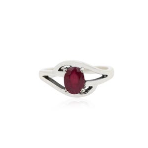 Anillo de rubí con vástago dividido en plata 925 / Anillo moderno con piedra preciosa roja / Joyería hecha a mano con piedra natal de julio / Regalo único para ella / Elegante anillo de rubí
