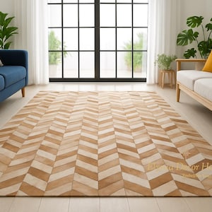 Tapis patchwork en peau de vache à chevrons - Moquette faite main en cuir beige