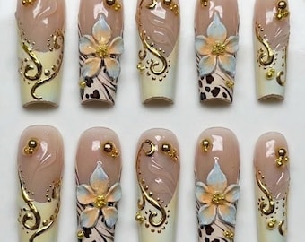 Uñas postizas hechas a mano con flores 3D y dorado / Flores 3D, espirales dorados, puntas con estampado animal / Uñas cuadradas largas para un look elegante y lujoso