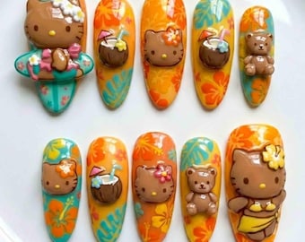 Uñas postizas de Hello Kitty con hibisco tropical naranja en color canela, tabla de surf con oso hula esculpido en 3D, set de uñas gyaru playeras de verano