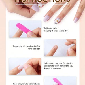 Puede incluir: Se muestran instrucciones para aplicar u&ntilde;as postizas. Los pasos incluyen pulir las u&ntilde;as, elegir una pegatina de gelatina, seleccionar las u&ntilde;as y dar forma a los bordes con una lima de u&ntilde;as. El texto de la imagen dice "INSTRUCTIONS".