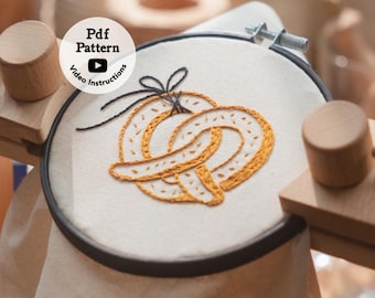 Pretzel Embroidery Pattern PDF – Beginner Hand Embroidery Design – Fun Food Hoop Art – Modern Kitchen Decor – Digital Download