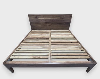 Cama de madera de nogal y ladrillo