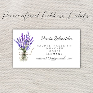 Puede incluir: Etiqueta de dirección rectangular blanca con una ilustración de lavanda y el texto "Personalised Address Labels". La etiqueta incluye un nombre, una dirección y un correo electrónico.