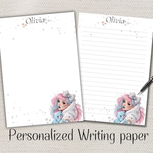 Peut inclure: Deux feuilles de papier à lettres personnalisées avec le nom "Olivia" en haut. L'une est vierge, l'autre lignée. Les deux présentent une illustration de dessin animé d'une fille aux cheveux roses et bleus, tenant un ours en peluche. Le texte "Personalized Writing paper" est en bas.