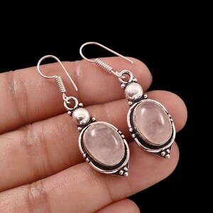 Örhänge i naturlig rosenkvarts, handgjort örhänge, ädelstensörhänge, örhänge i 925 sterlingsilver, present till henne, örhänge för kvinnor, födelsedagspresent