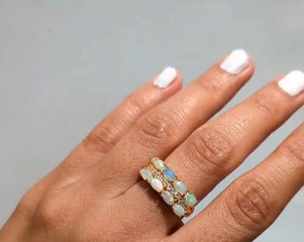 Anello Half Eternity in opale, anello impilabile in oro 14 carati
