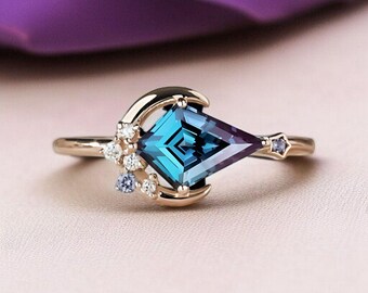 kite cut alexandrite engagement ring unique color changing stone wedding ring moon Star gold ring anniversary ring women promise ring