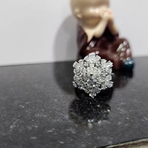 Anillo floral de circonitas cúbicas: anillo de cóctel con flores de plata de ley