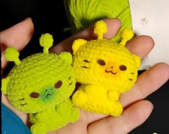 Mini Alien Crochet Pattern - Cute Crochet Alien Amigurumi - Funny Crochet Tutorial, Crochet Mini Alien Keychain Pattern, Cute Animal Crochet