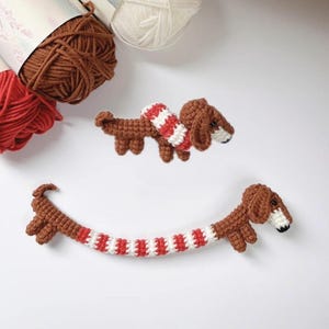 Peut inclure: Ensemble de trois bols gigognes en céramique, bleus, verts et blancs. Les bols présentent un émail moucheté et un design simple et moderne. Le plus grand bol mesure environ 20 cm de diamètre.