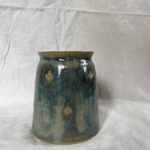 Ceramic vase with pattern