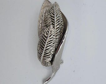 Vintage Skulpturala Löv Silvertonad Statement Brosch Texturerad 3D Nål Smycken