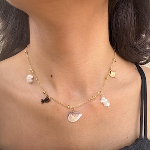 Collier surfeuse, collier initiale, bijoux de plage imperméables, bijoux pour femme, accessoire qui ne ternit pas, collier en cadeau
