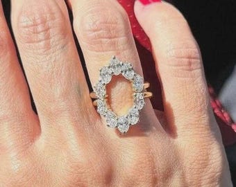 オーバルカットの模造ダイヤモンドがあしらわれたシルバーのダブルバンドリング（モアッサナイト入り結婚指輪）